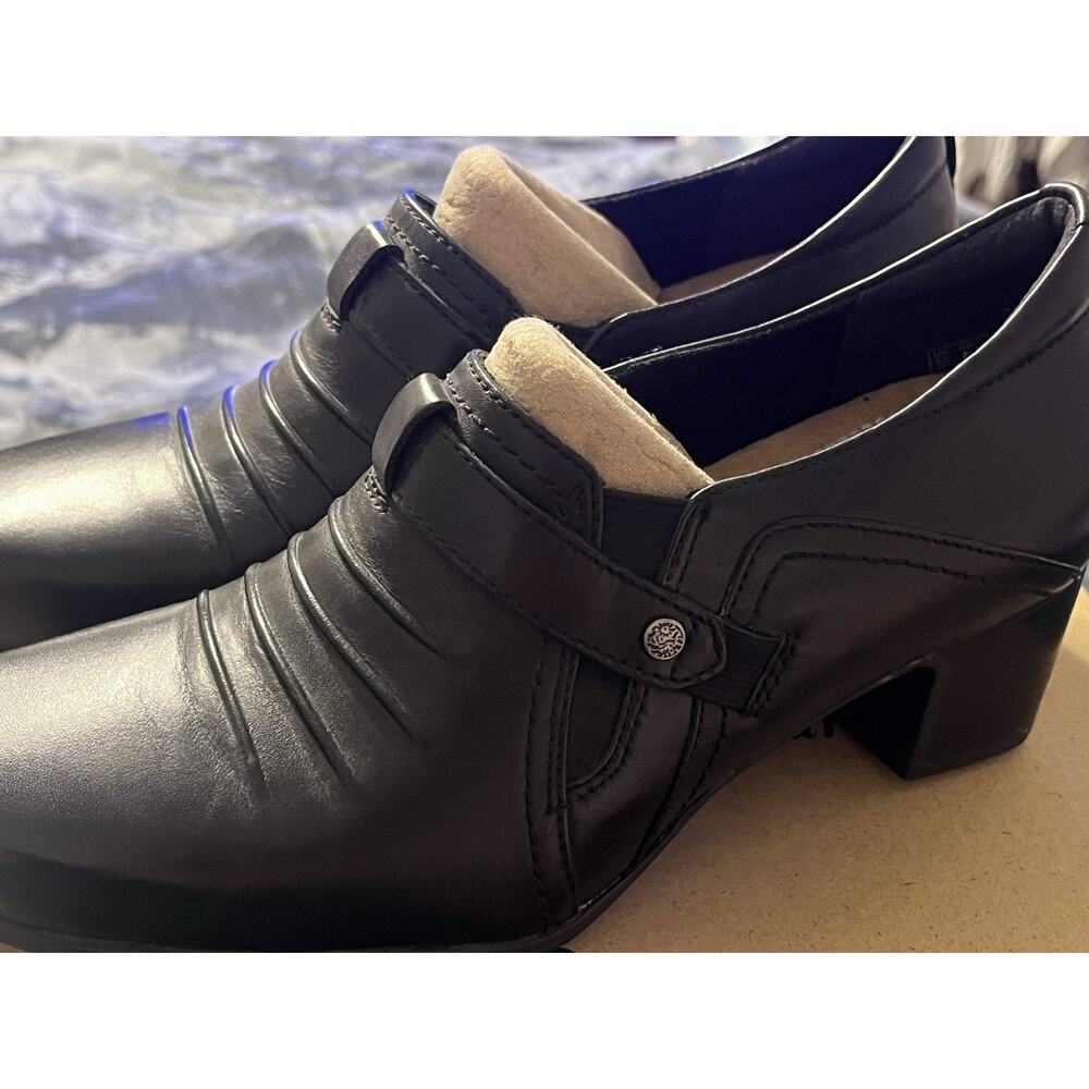 Clarks Rosalyn Nicole Women’s Pumps Black Leather Heels US Size 8 NEW NWOB